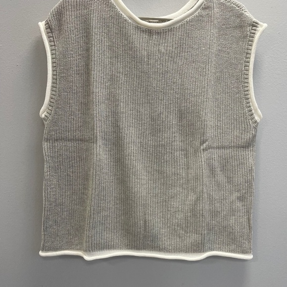 La February Sleeveless Grey and White Knit Top w/ Rolled Edge Hem - Large - NWT - Picture 2 of 6